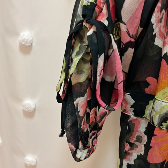 Cabi Gemini Tunic - Picture 4 of 4